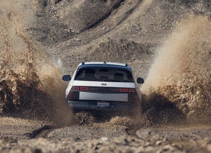 Заехал в автосалон Hyundai, сравнил цены с прайсом. Клиентов нет, в стоимость машин включают коврики за 250 тыс.руб.-615 тыс.руб