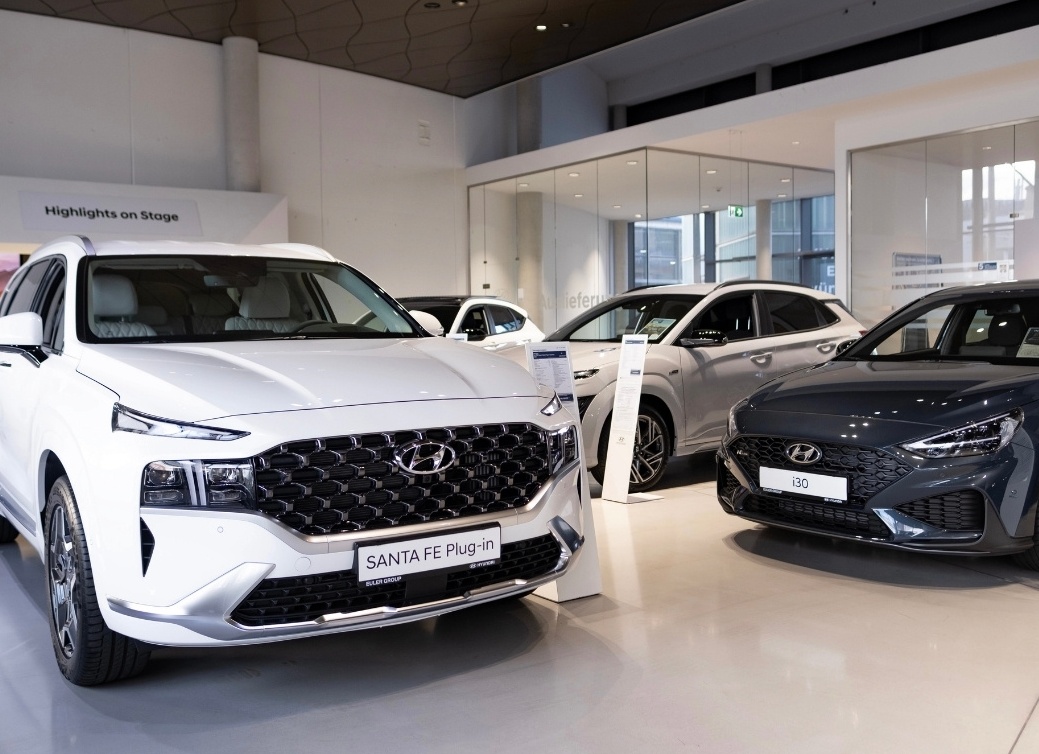 Заехал в автосалон Hyundai, чтобы узнать какие автомобили есть в наличии, есть ли допы и на каких условиях продают автмобили