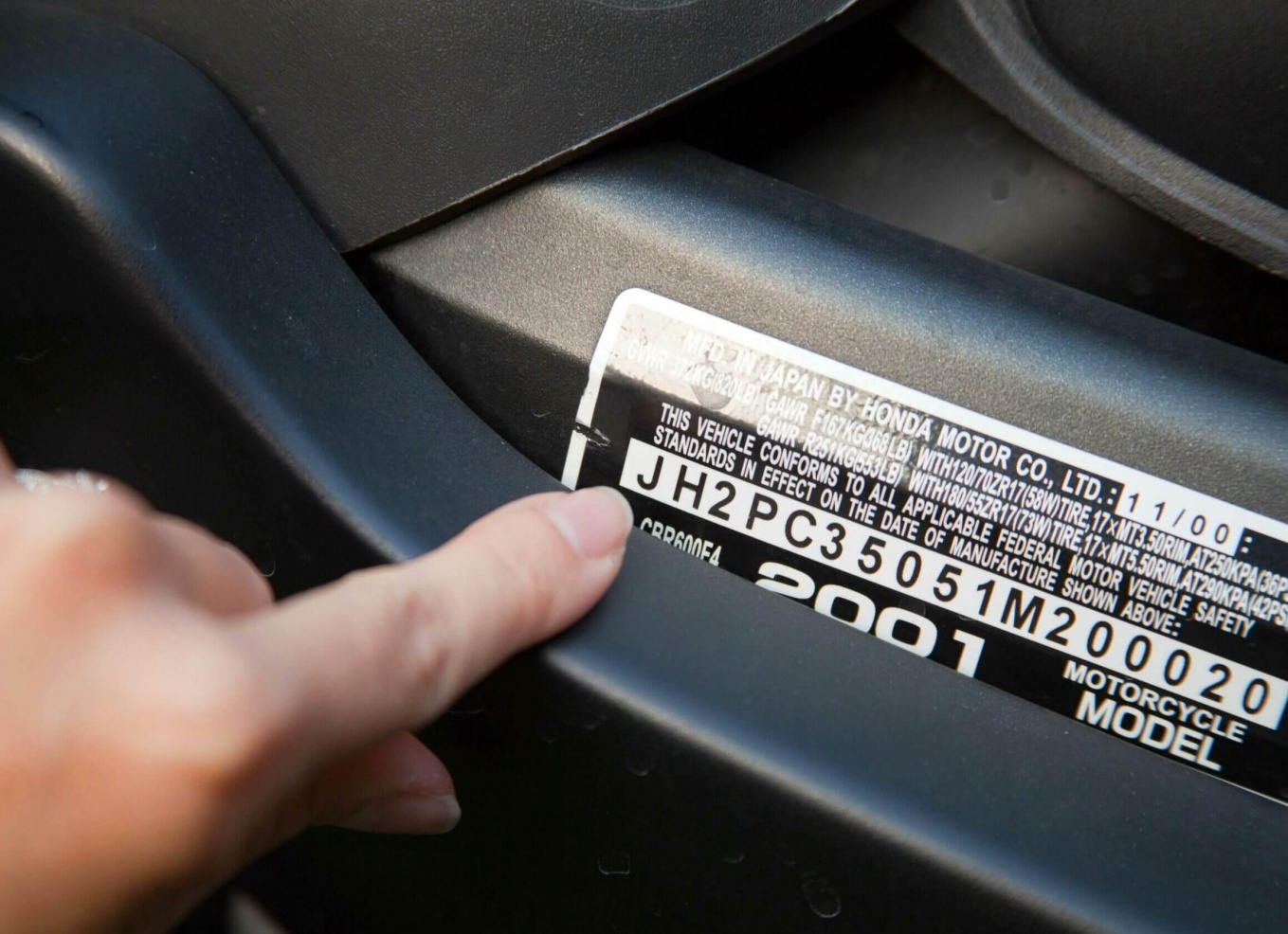 Как Найти Код Краски в Автомобилях Hyundai