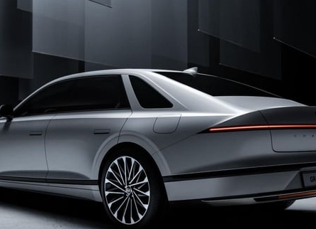 Новый Hyundai Grandeur 2023 - автомобиль с феноменальным стилем. Появится ли он в России?