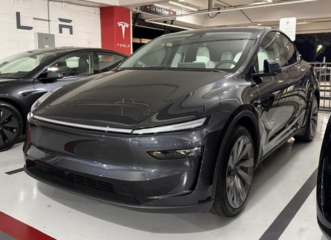 Зашёл к дилеру Hyundai посмотреть новый Santa Fe V: машина отличная, но цена всё портит